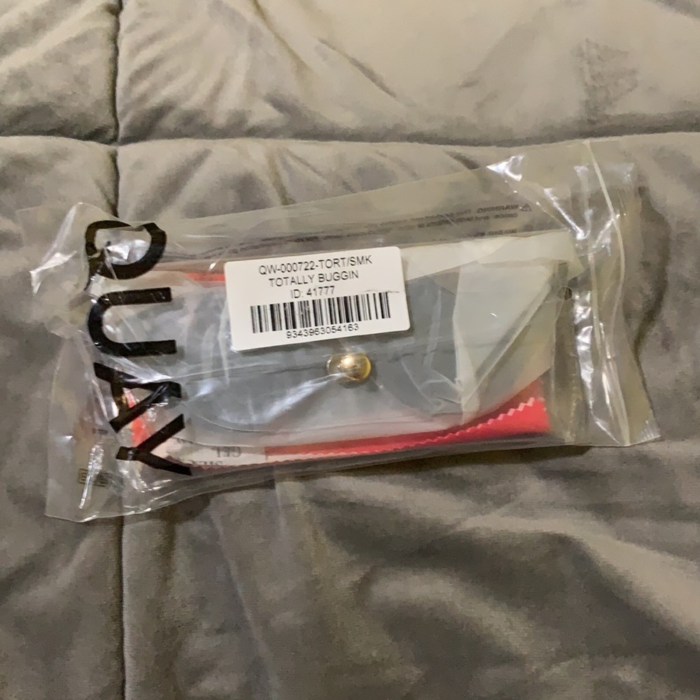 NWT Quay Australia Totally Buggin - Picture 6 of 6